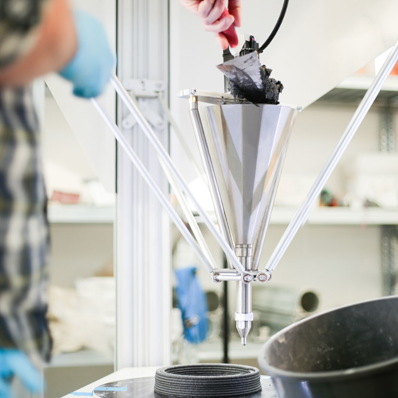 Detalhe do uso com uma mistura cimentícia