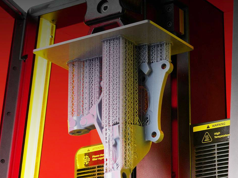 The build plate of the DF2 3D printer can support models of up to 10 kg