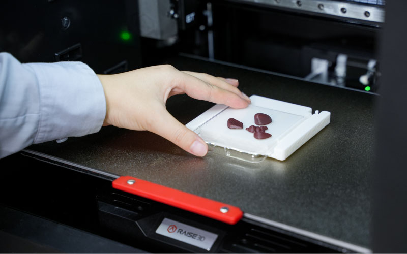 La stampante Raise3D E3 è compatibile con una grande varietà di materiali proprietari e di terze parti