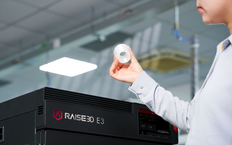 Nuova stampante Raise3D E3 con sistema di estrusione indipendente IDEX