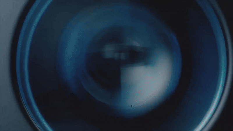 A calibração automática através de uma câmara com IA de 16 MP facilita um ajuste preciso da cabeça de impressão, garantindo uma reprodução fiel de designs e cores e evitando sobreposições ou distorções.