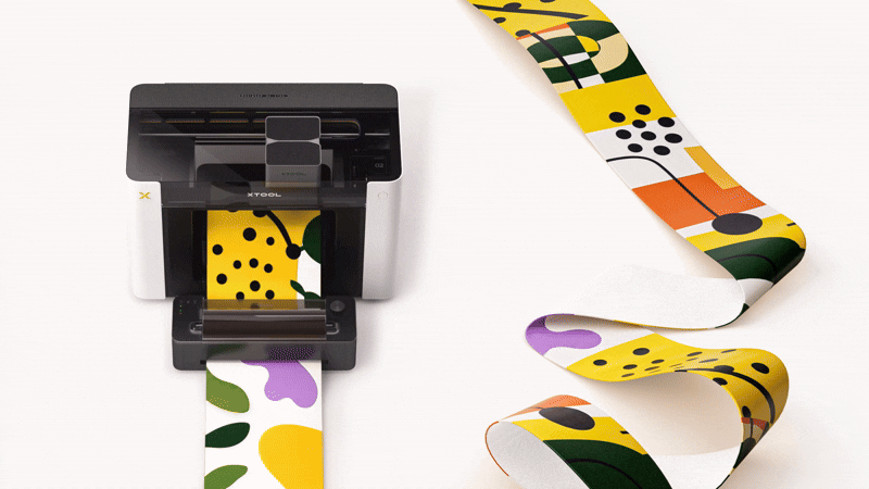 The roll feeder and laminator make it possible to create continuous large-format designs and adhesive vinyl graphics up to 11.8 m long, delivering visually striking results and efficient production.