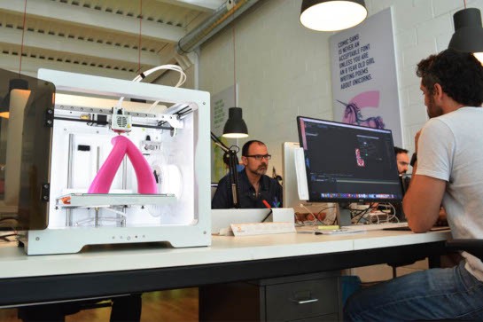 What are the professions and sectors that most use 3D printing?